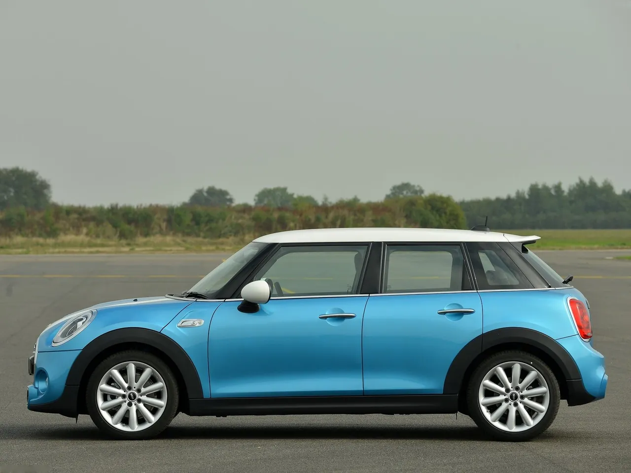 Mini Cooper SD 5-door (2015) – boční profil