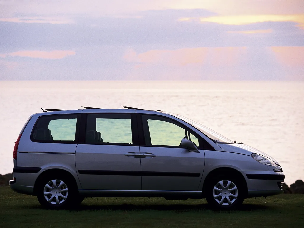 Peugeot 807 (2001) – boční profil