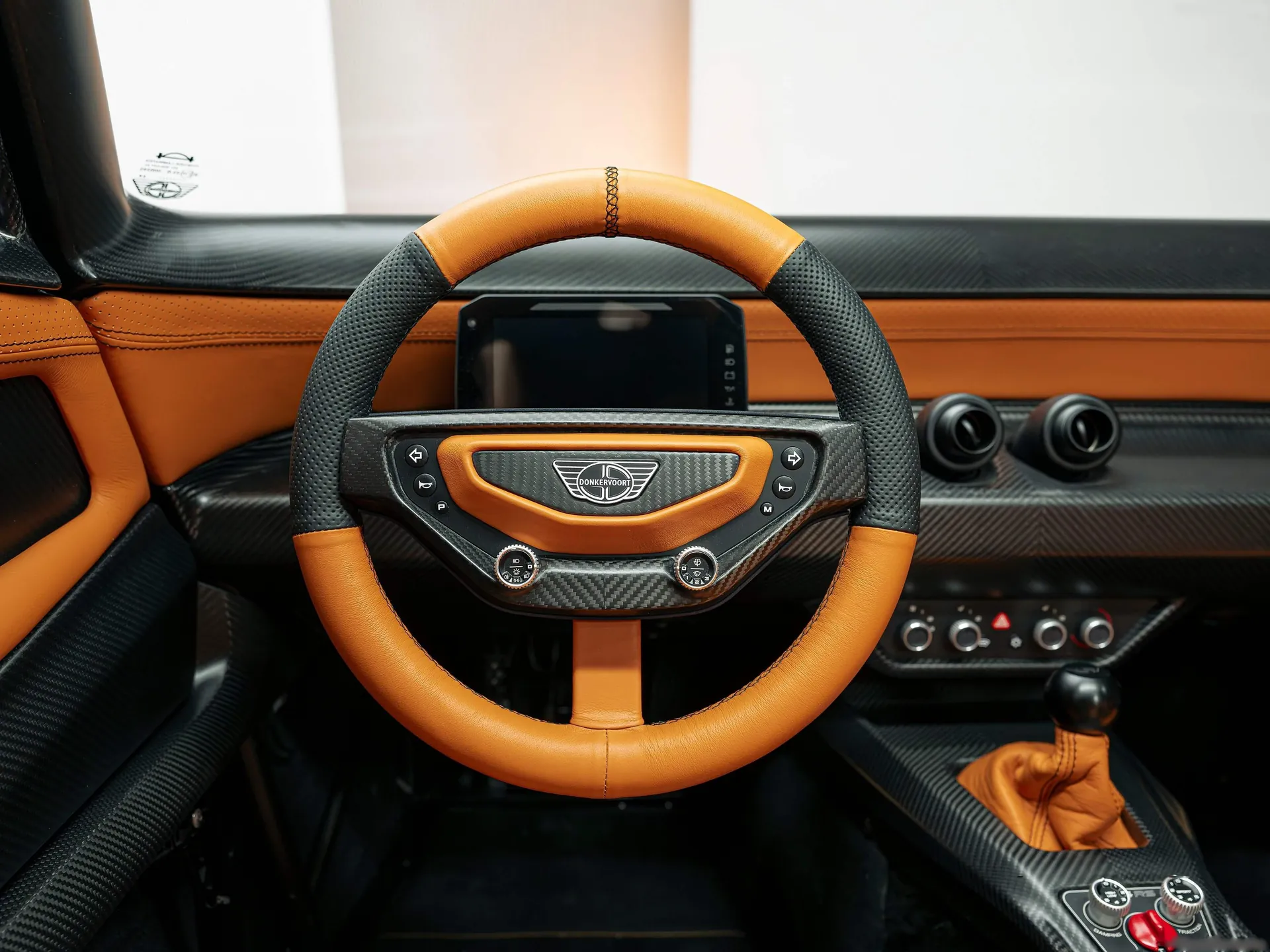 Donkervoort P24 RS (2027) – interiér