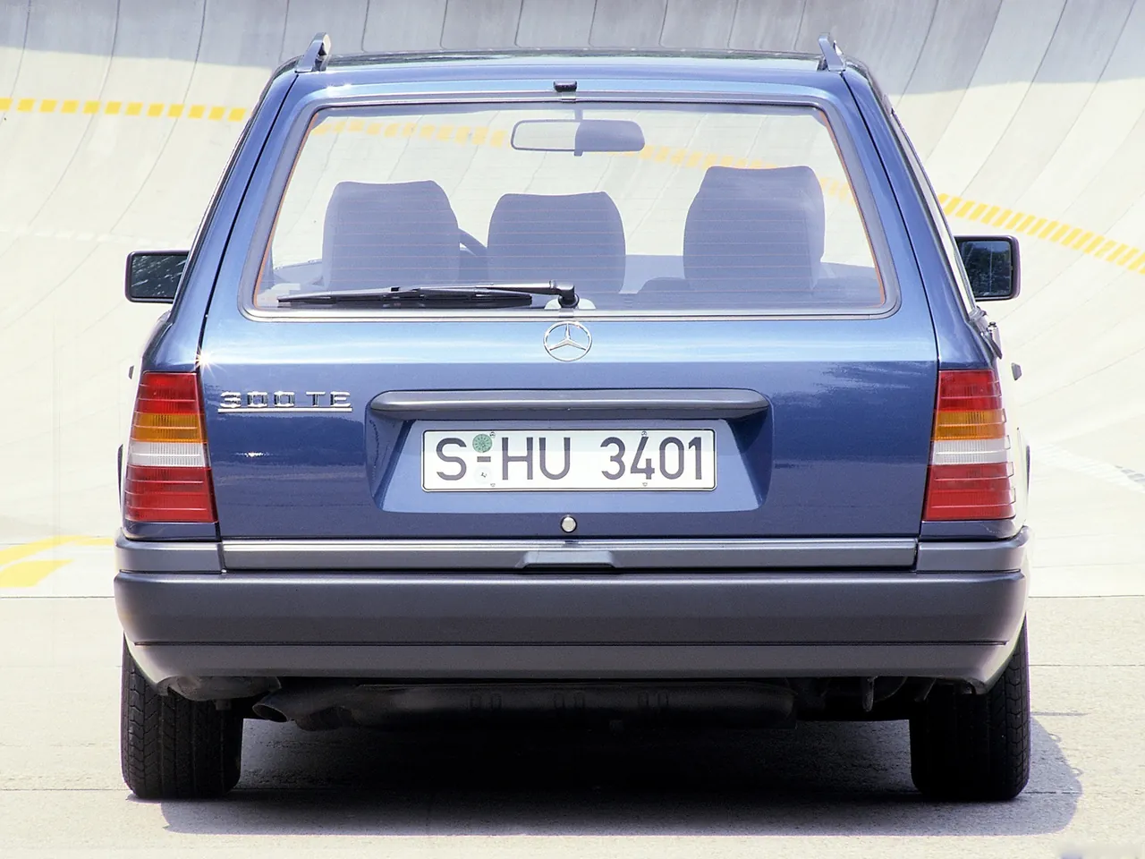 Mercedes-Benz E-Class Estate (1988) – zezadu