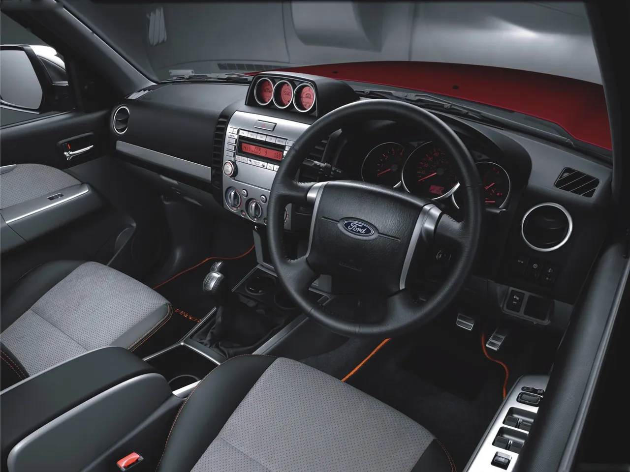 Ford Ranger (2010) – interiér