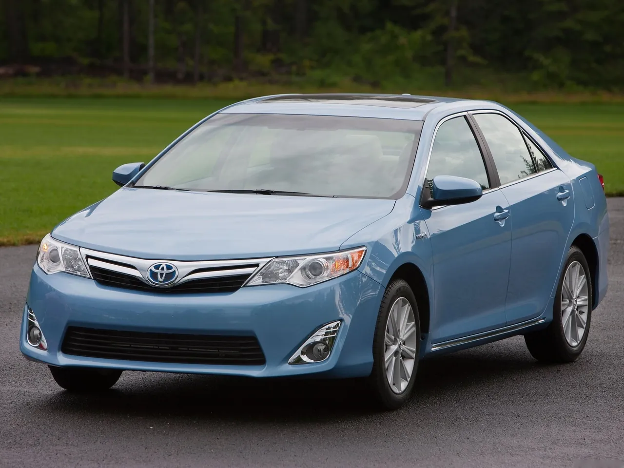 Toyota Camry Hybrid (2012)