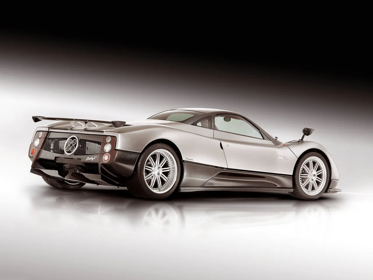 Pagani Zonda F (2005) – zadní tříčtvrteční pohled