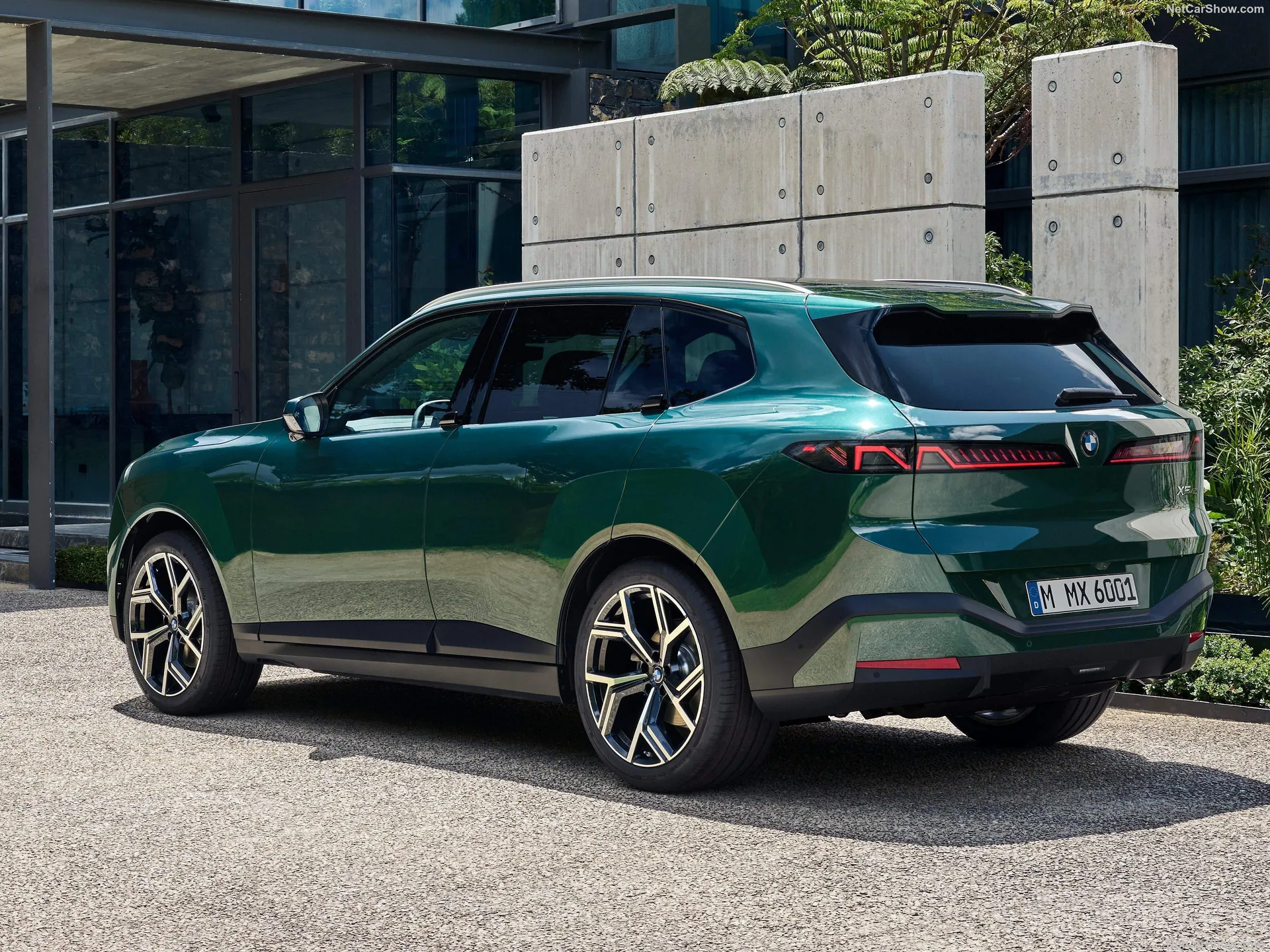 BMW X5 (2027) – zadní tříčtvrteční pohled