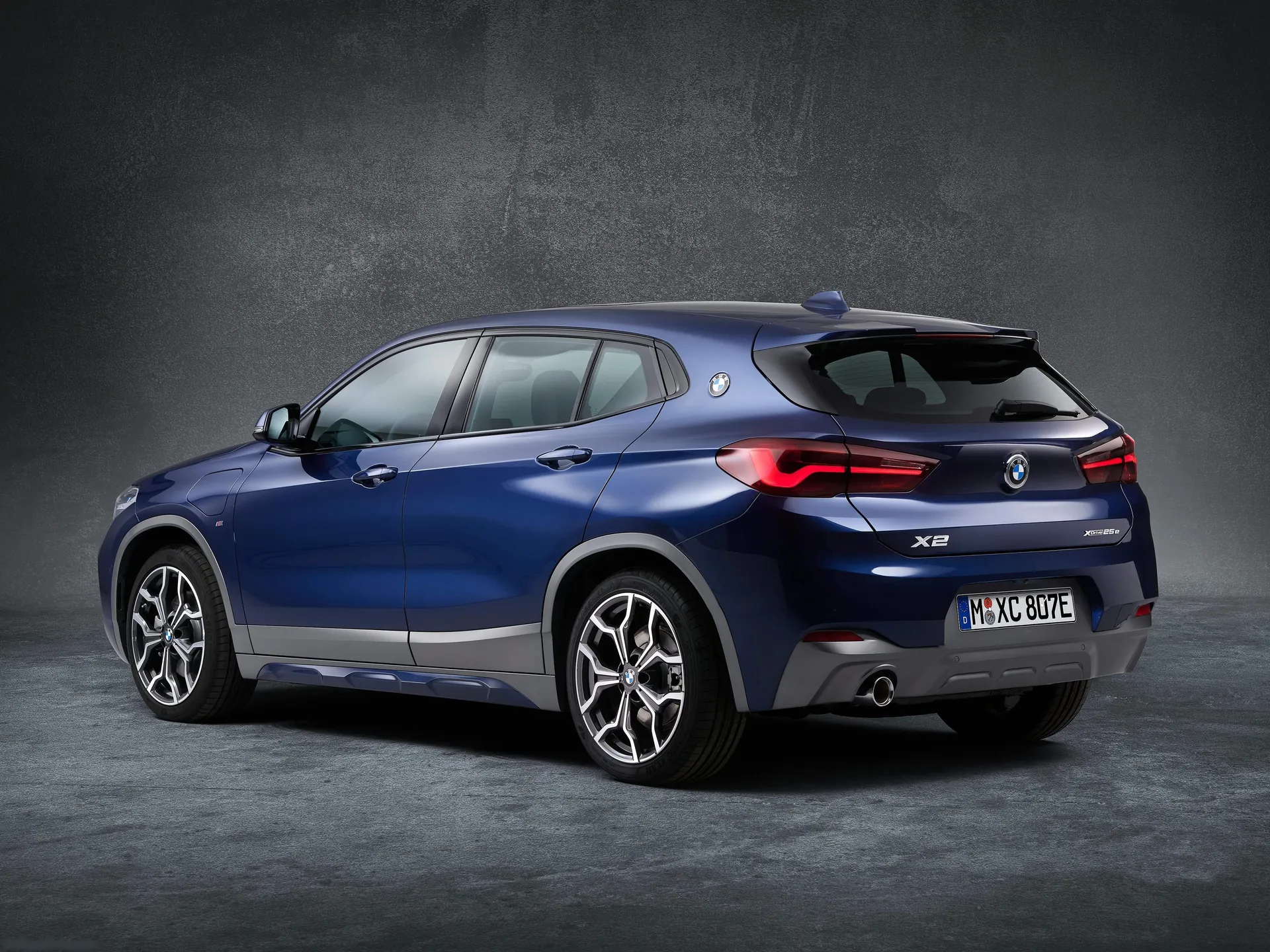 BMW X2 xDrive25e (2020) - Rear Three-Quarter