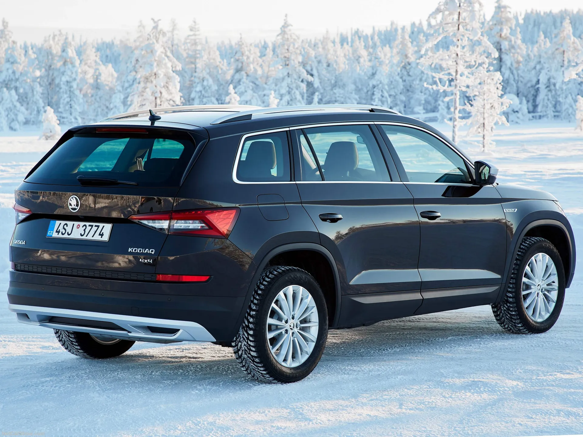 Skoda Kodiaq Scout (2018) – zadní tříčtvrteční pohled