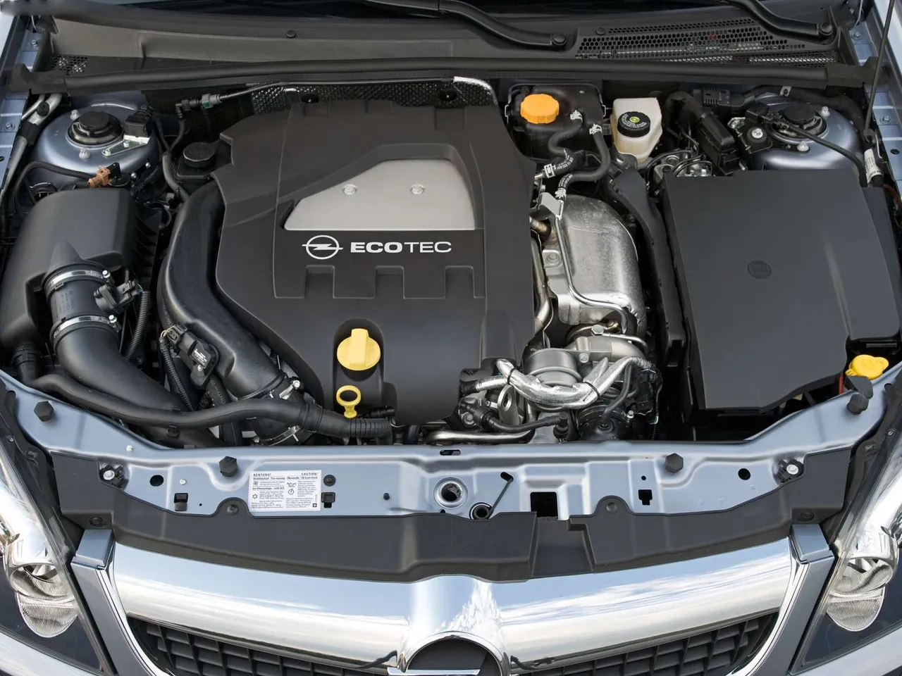 Opel Signum (2006) – motorový prostor
