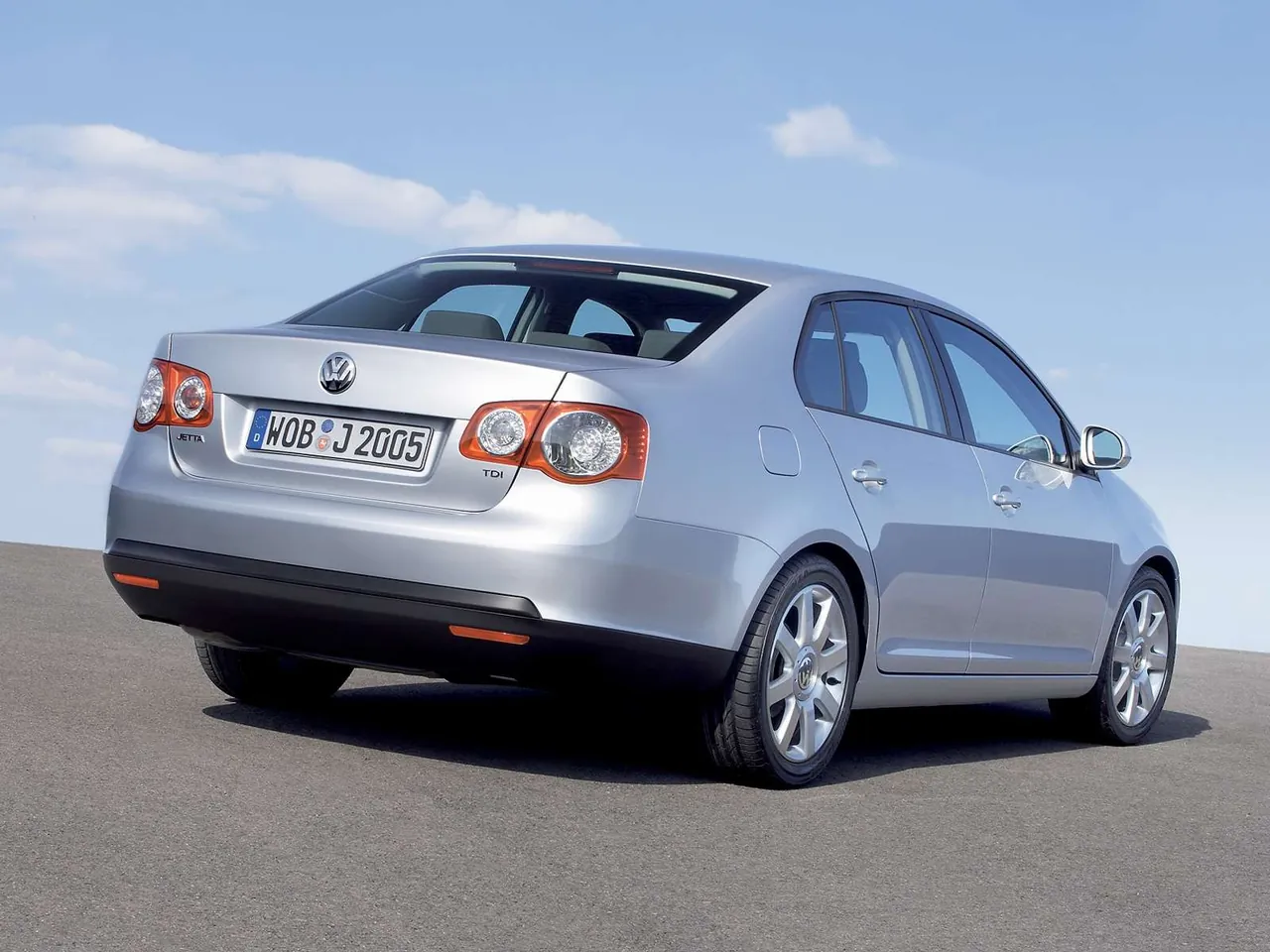 Volkswagen Jetta (2006) - Rear Three-Quarter