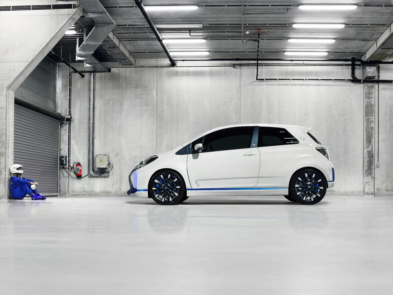 Toyota Yaris Hybrid-R Concept (2013) - Side Profile