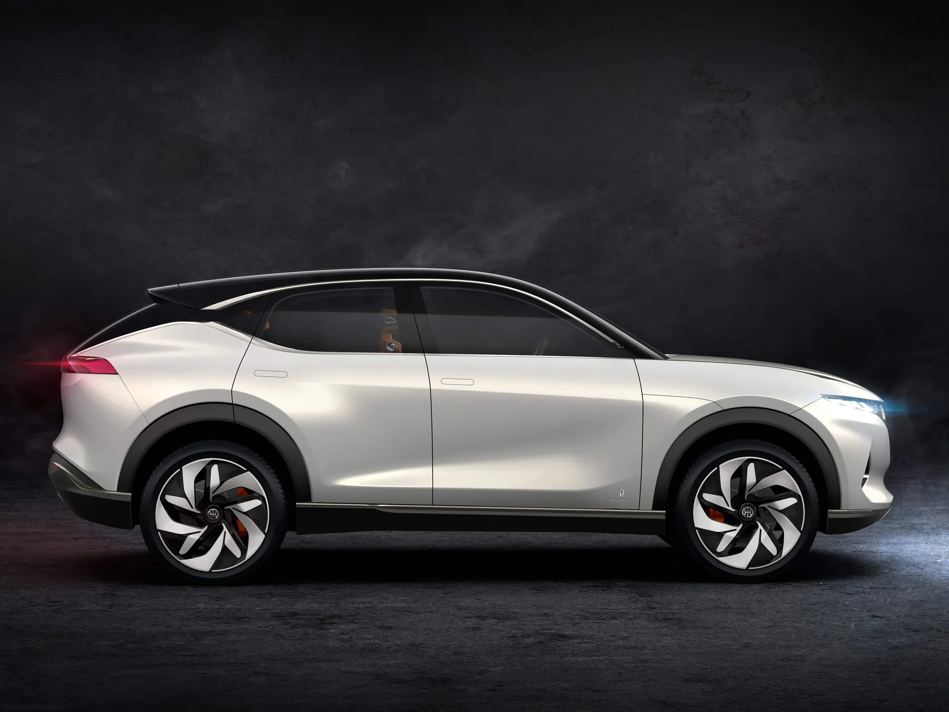 Pininfarina HK K350 SUV Concept (2018) – boční profil