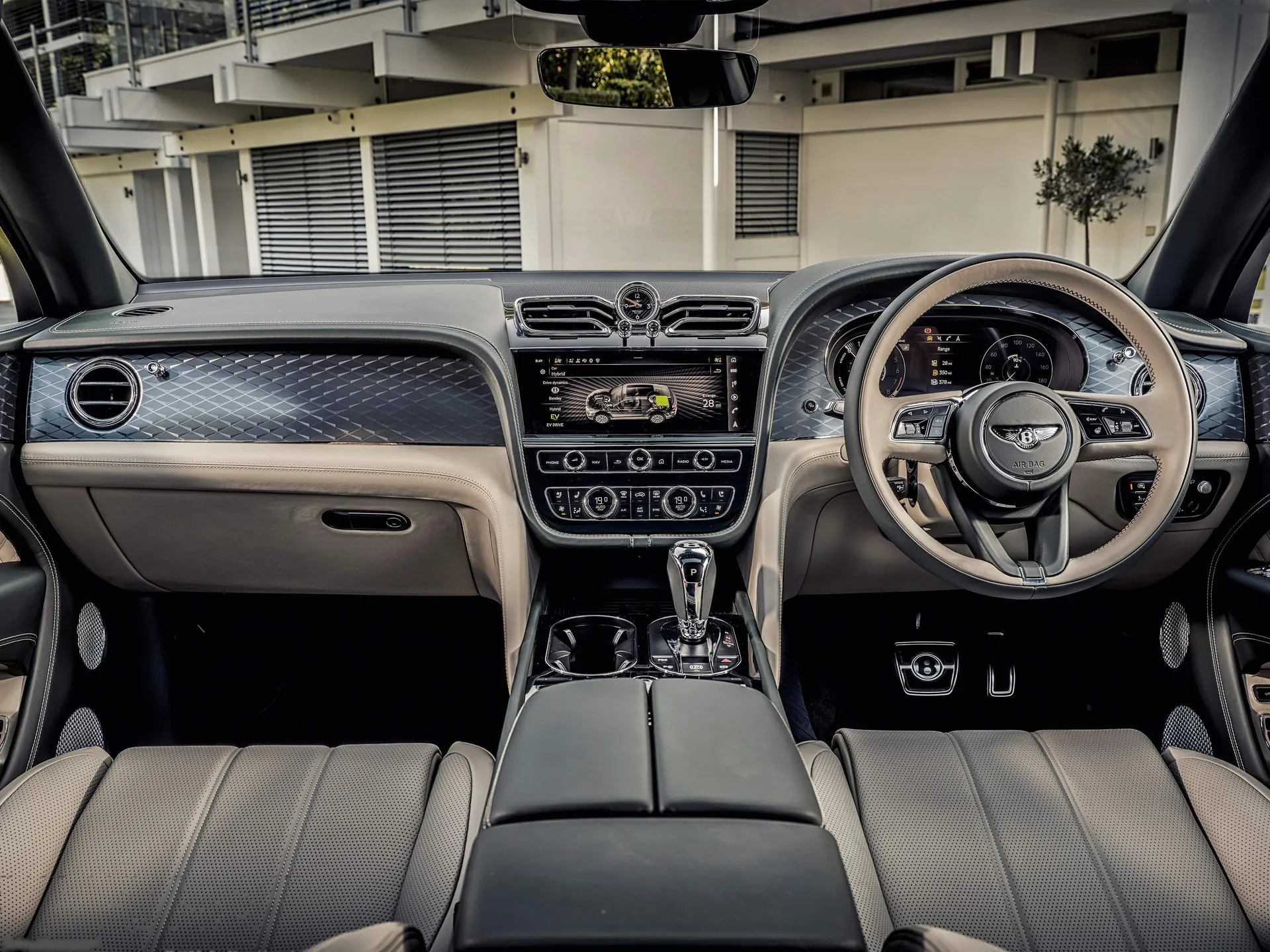 Bentley Bentayga Hybrid (2021) - Interior