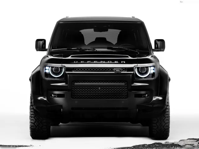 Land Rover Defender Octa Black (2026)
