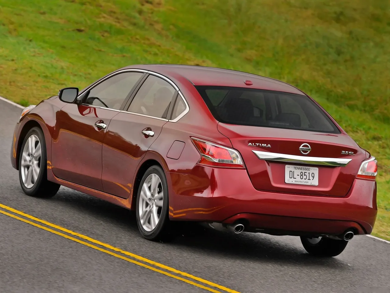 Nissan Altima Sedan (2013) – zadní tříčtvrteční pohled