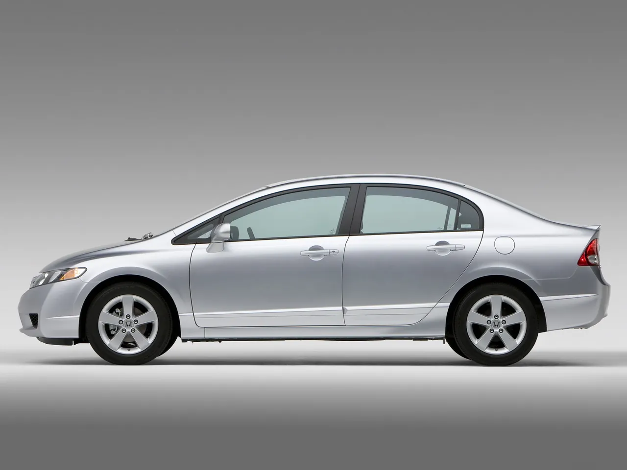 Honda Civic Sedan (2009) – boční profil