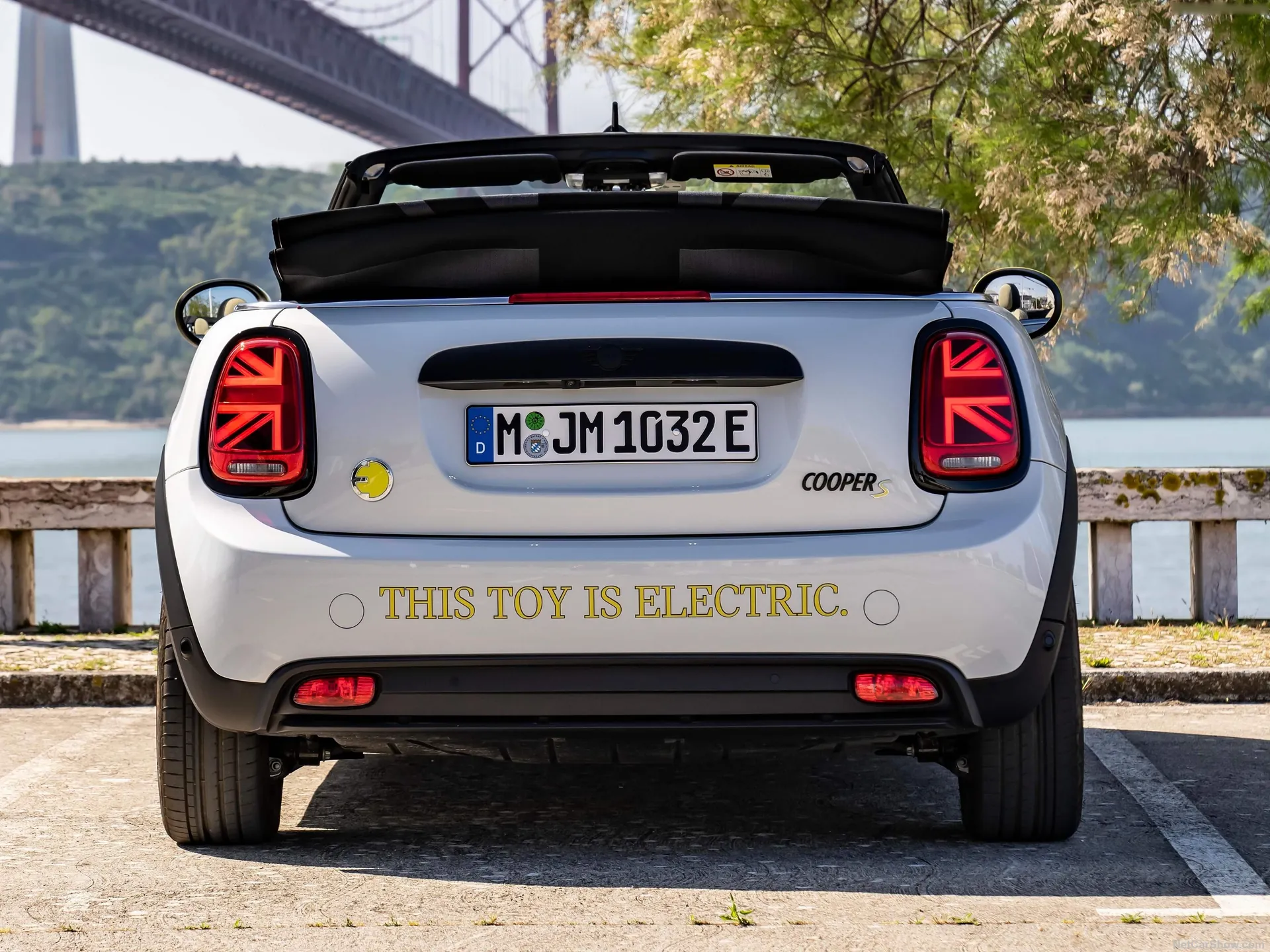 Mini Cooper SE Convertible Concept (2022) – zezadu
