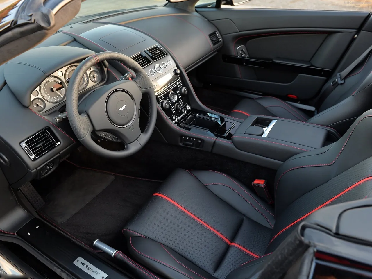 Aston Martin V8 Vantage GT Roadster (2015) - Interior