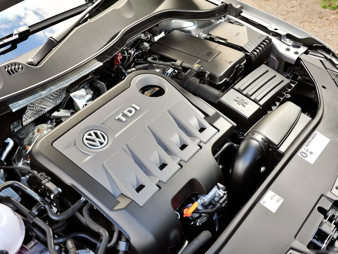 Volkswagen Passat Alltrack (2013) – motorový prostor
