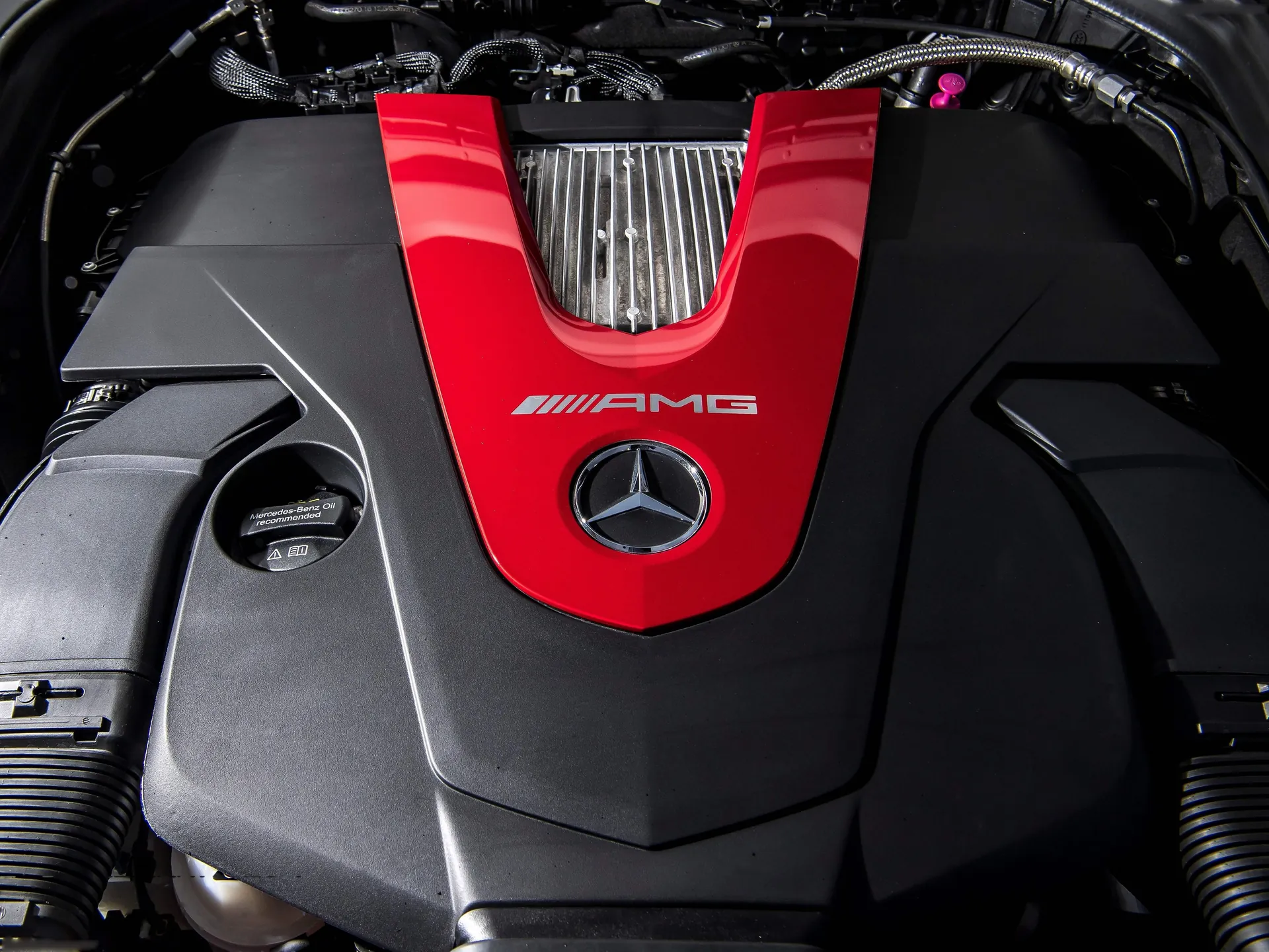 Mercedes-Benz GLC43 AMG Coupe [UK] (2020) – motorový prostor