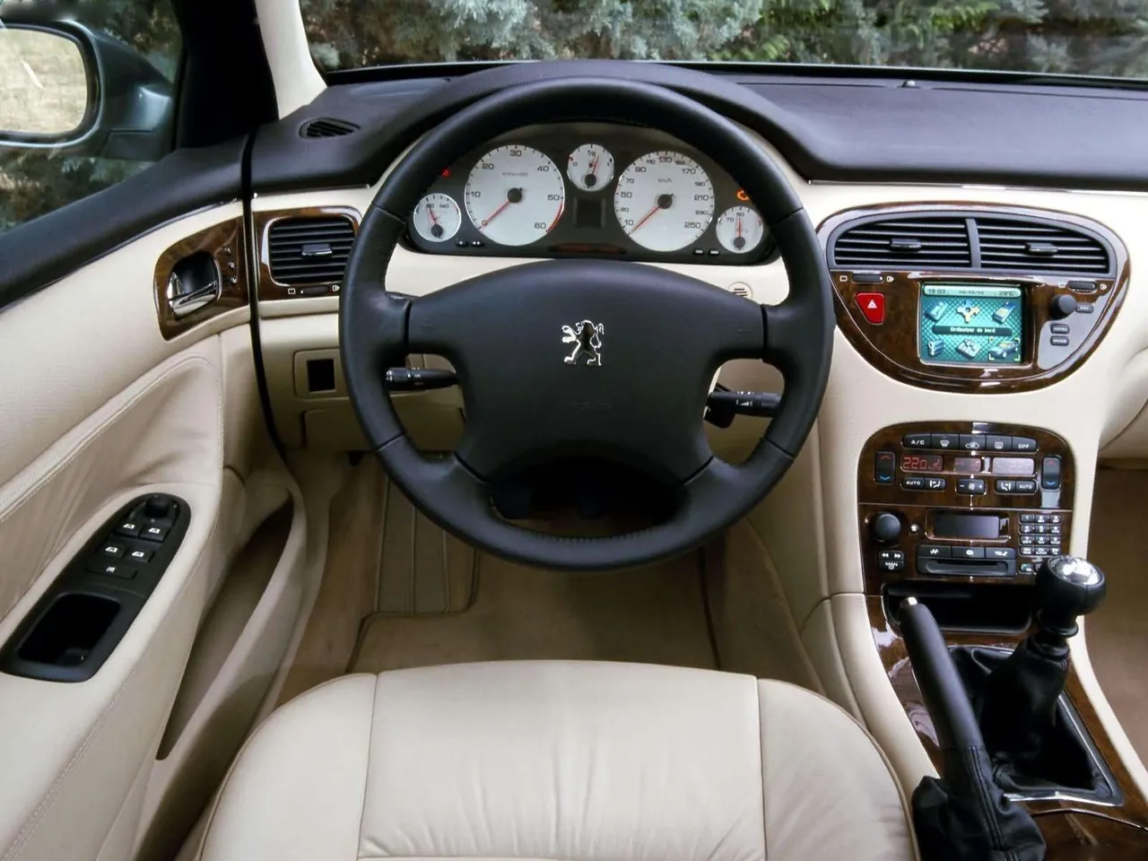 Peugeot 607 (2004) – interiér