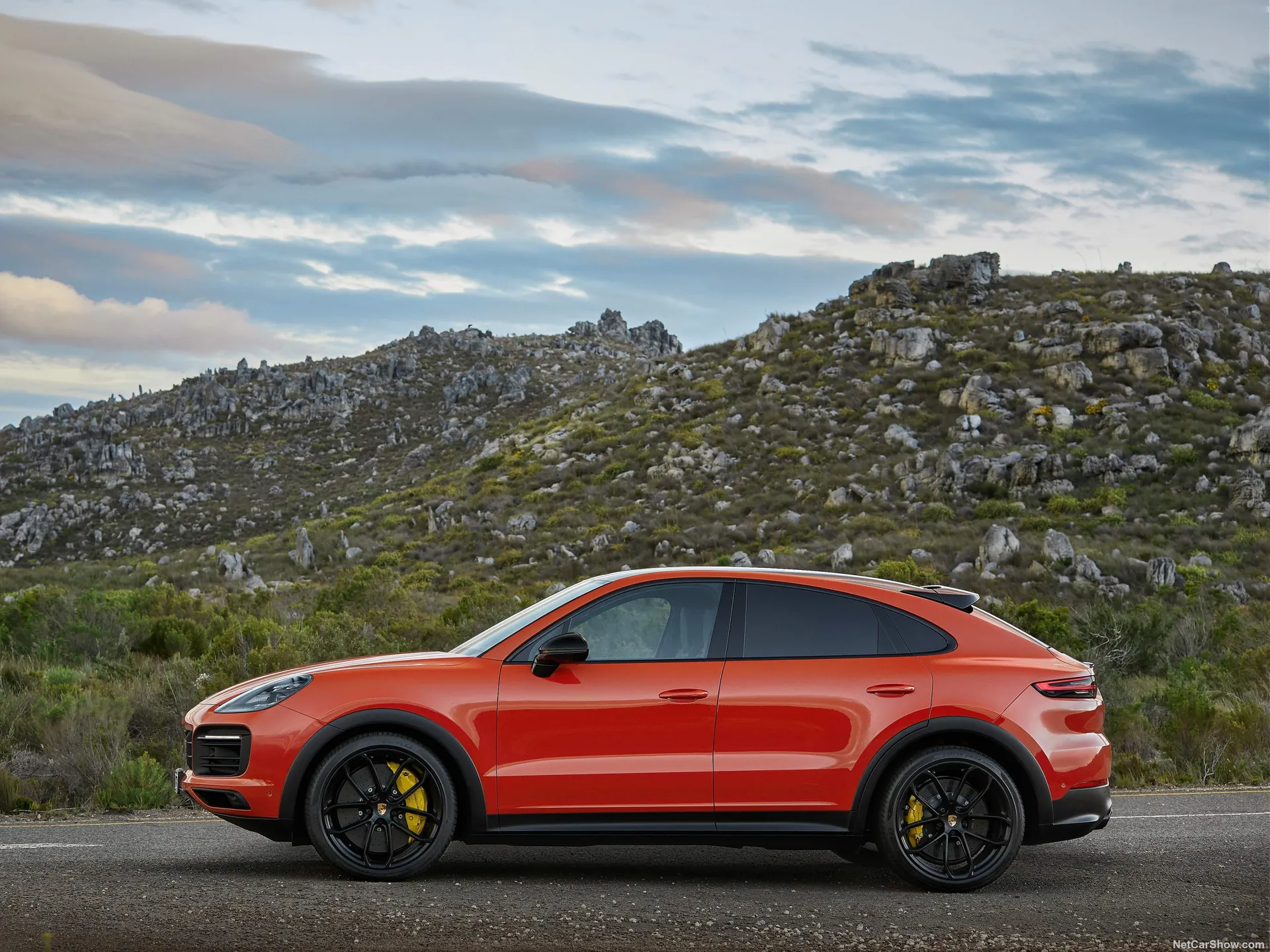 Porsche Cayenne Coupe (2020) – boční profil