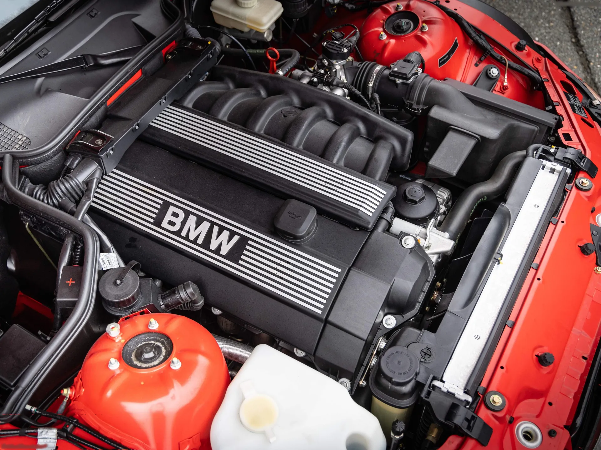 BMW Z3 Coupe 2.8 (1999) – motorový prostor
