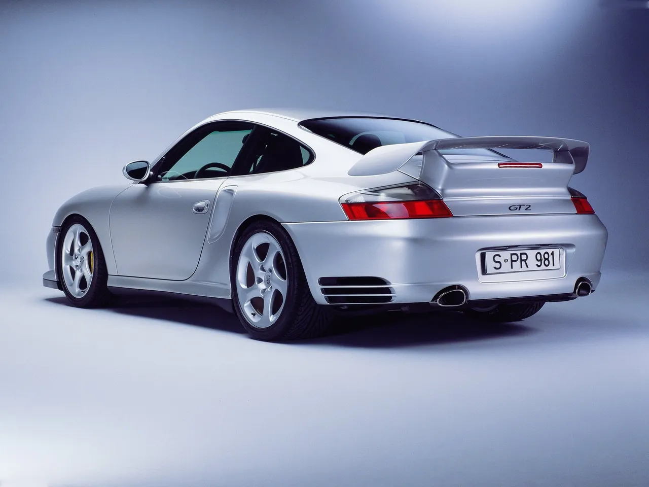 Porsche 911 GT2 (2002) - Rear Three-Quarter