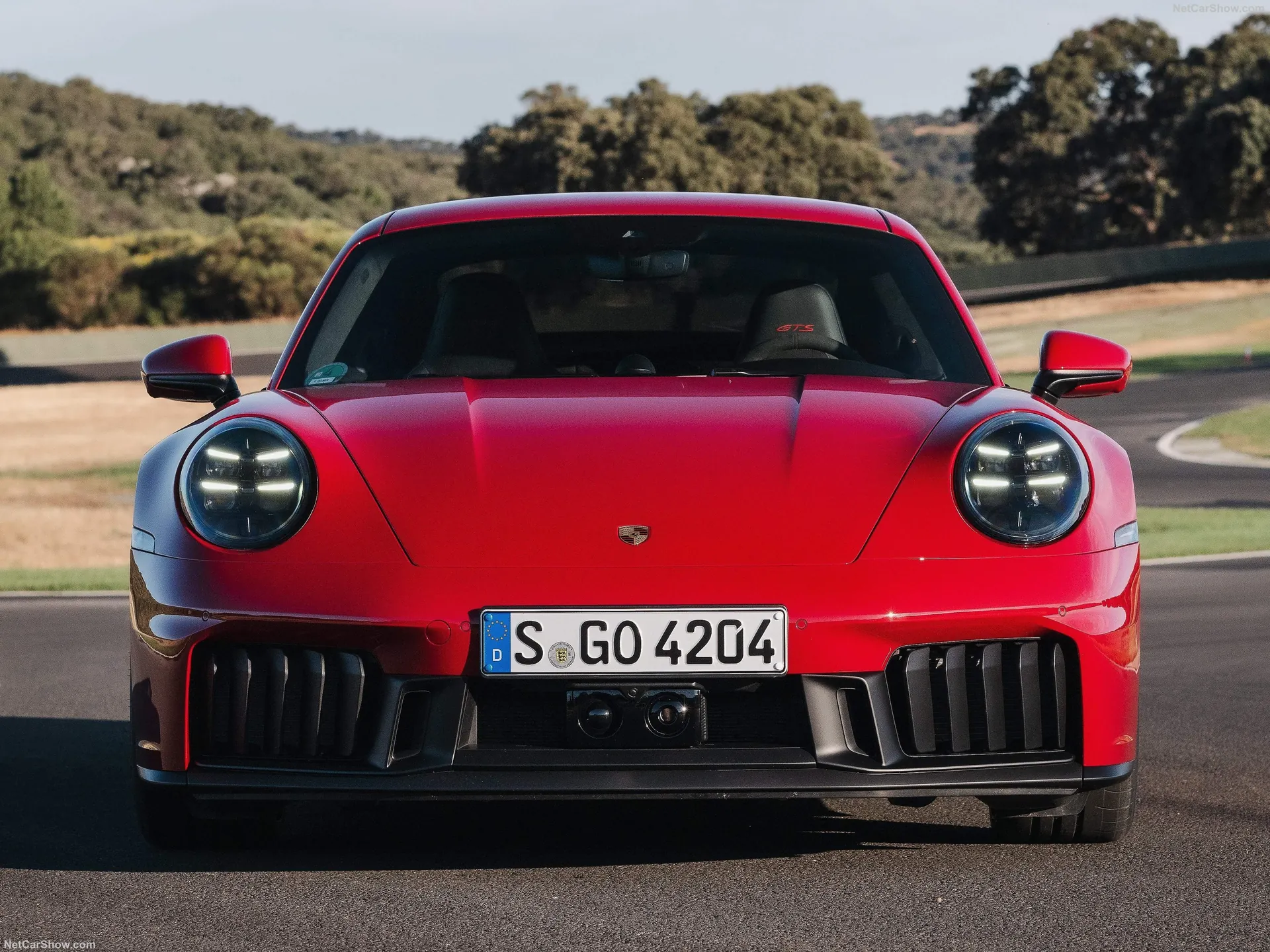 Porsche 911 Carrera 4 GTS (2025) – zepředu