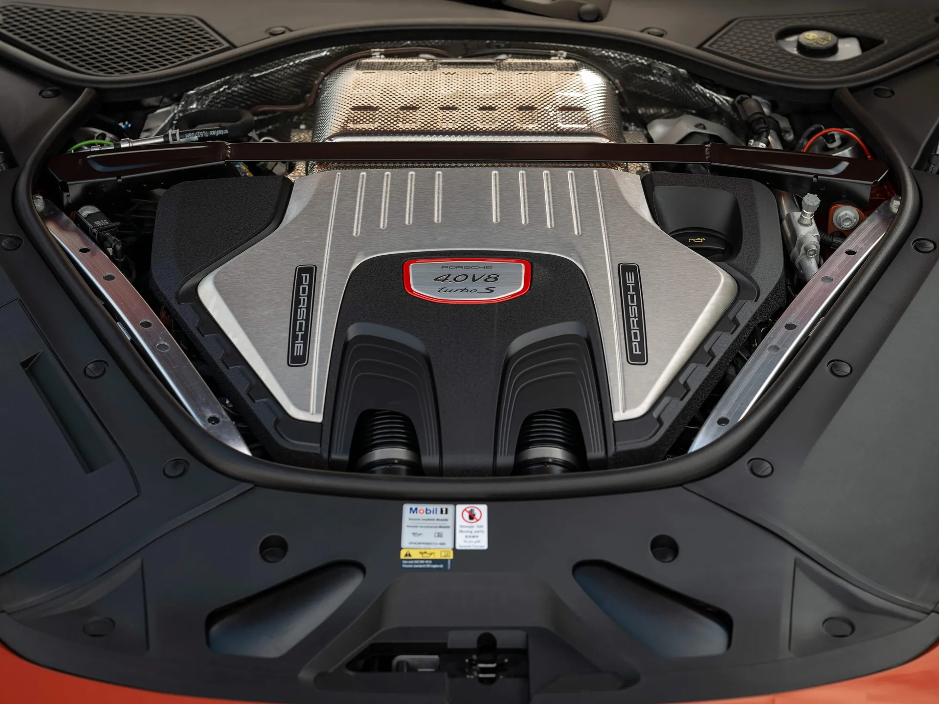 Porsche Panamera Turbo S (2021) – motorový prostor