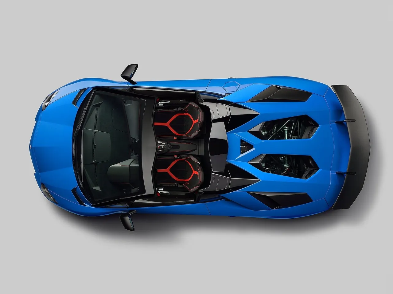 Lamborghini Aventador LP750-4 SV Roadster (2016) – pohled shora