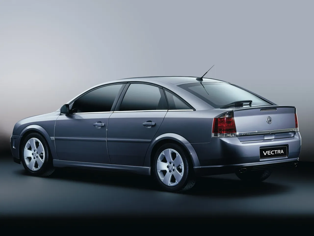 Holden Vectra (2003) – zadní tříčtvrteční pohled
