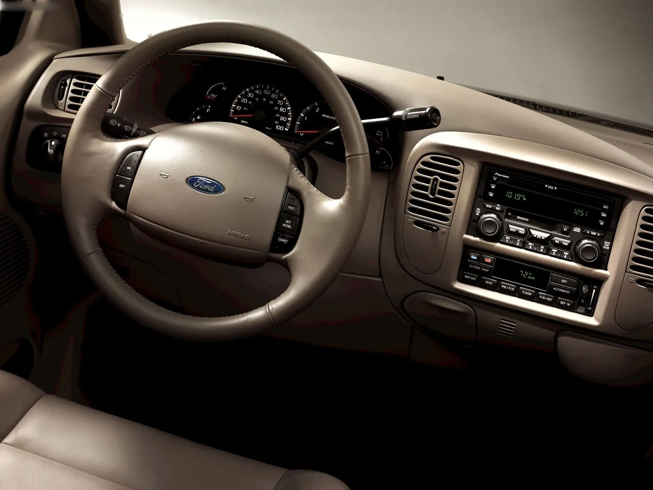 Ford F-150 (2003) – interiér