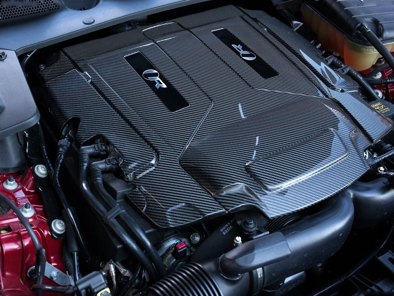 Jaguar XJR (2014) – motorový prostor