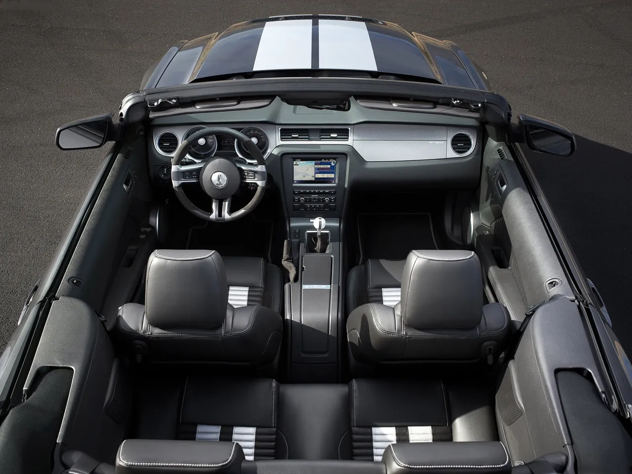 Ford Mustang Shelby GT500 Convertible (2010) – interiér