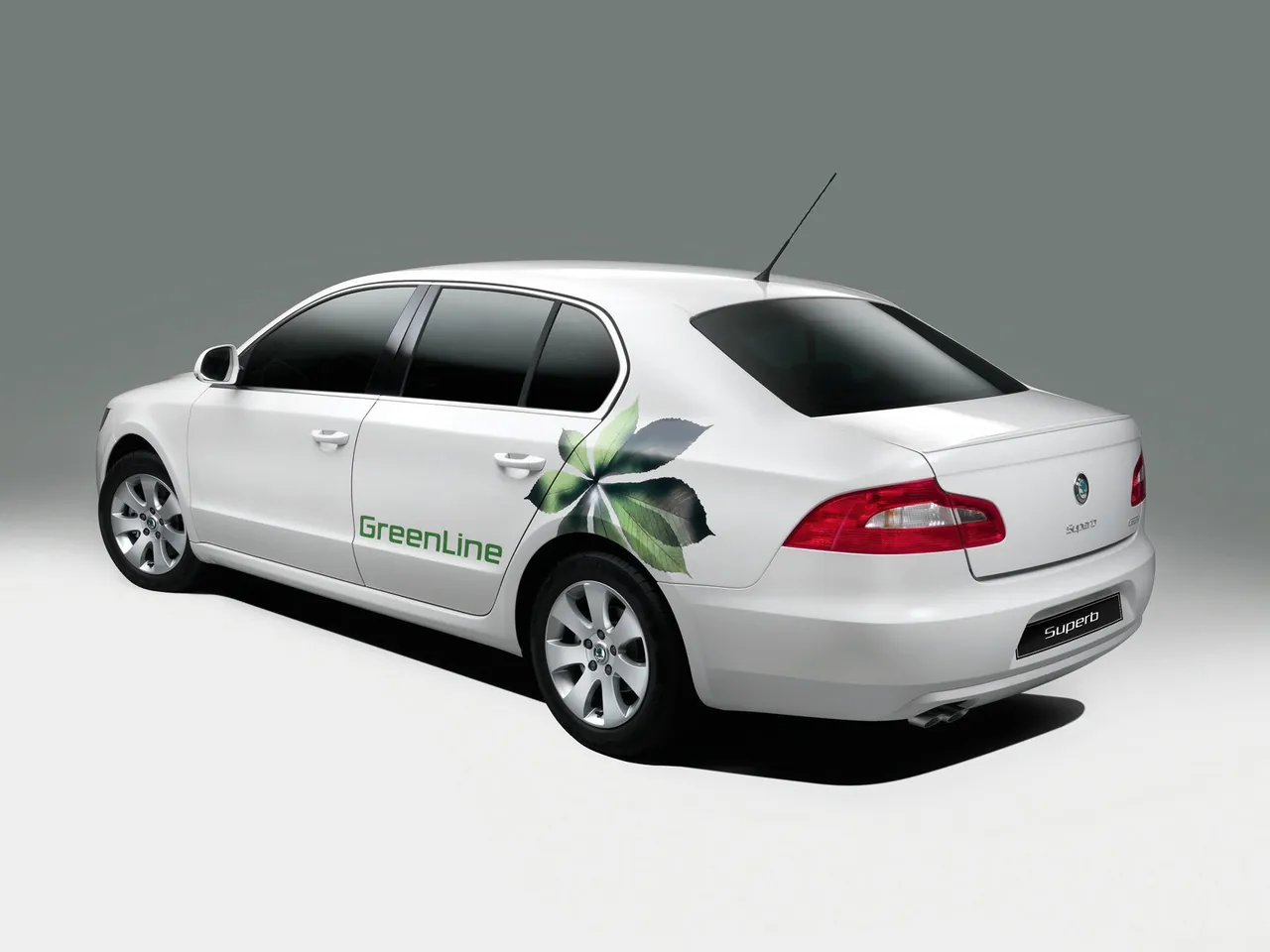 Skoda Superb GreenLine (2009) - Rear Three-Quarter