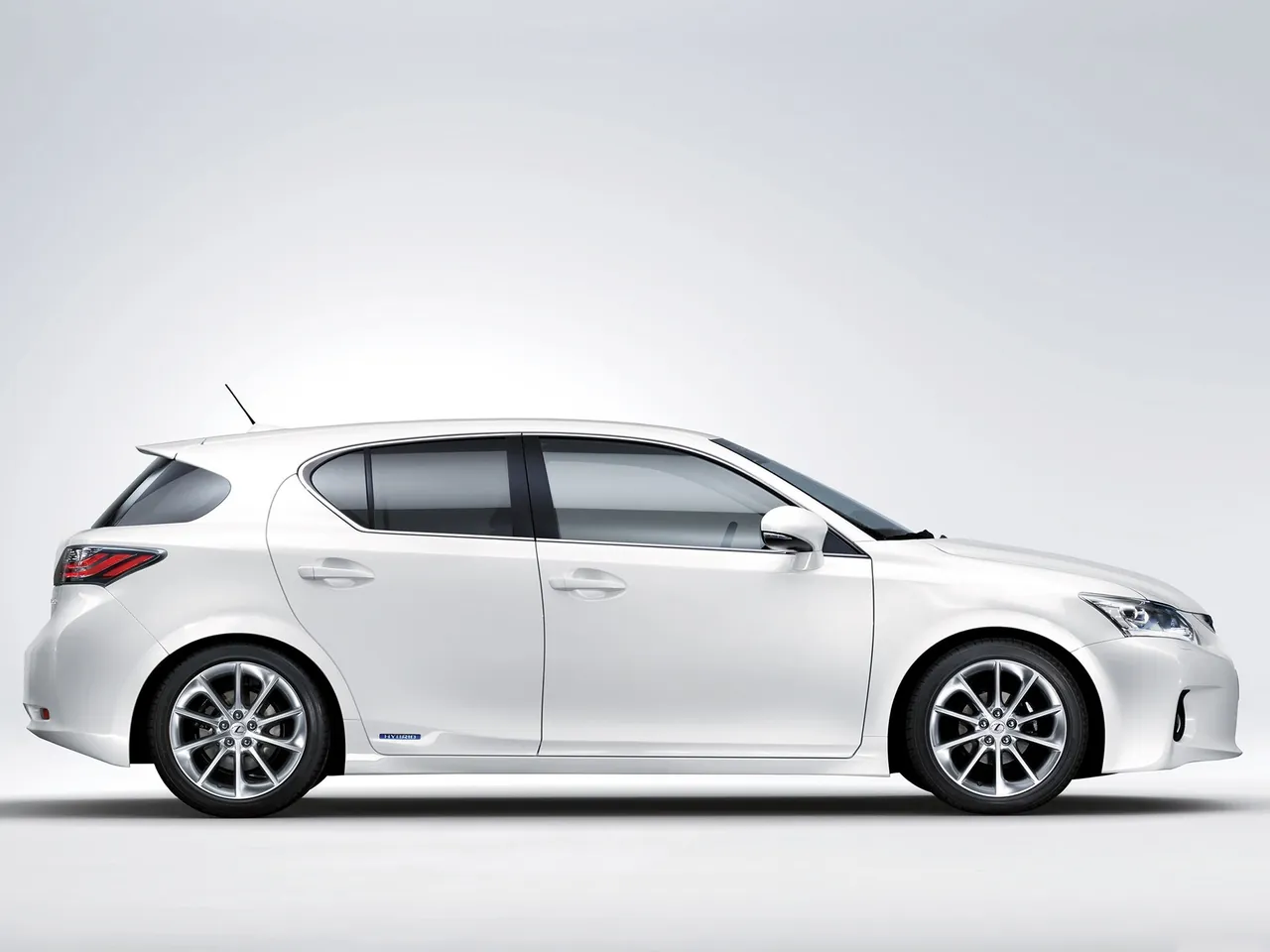 Lexus CT 200h (2011) – boční profil