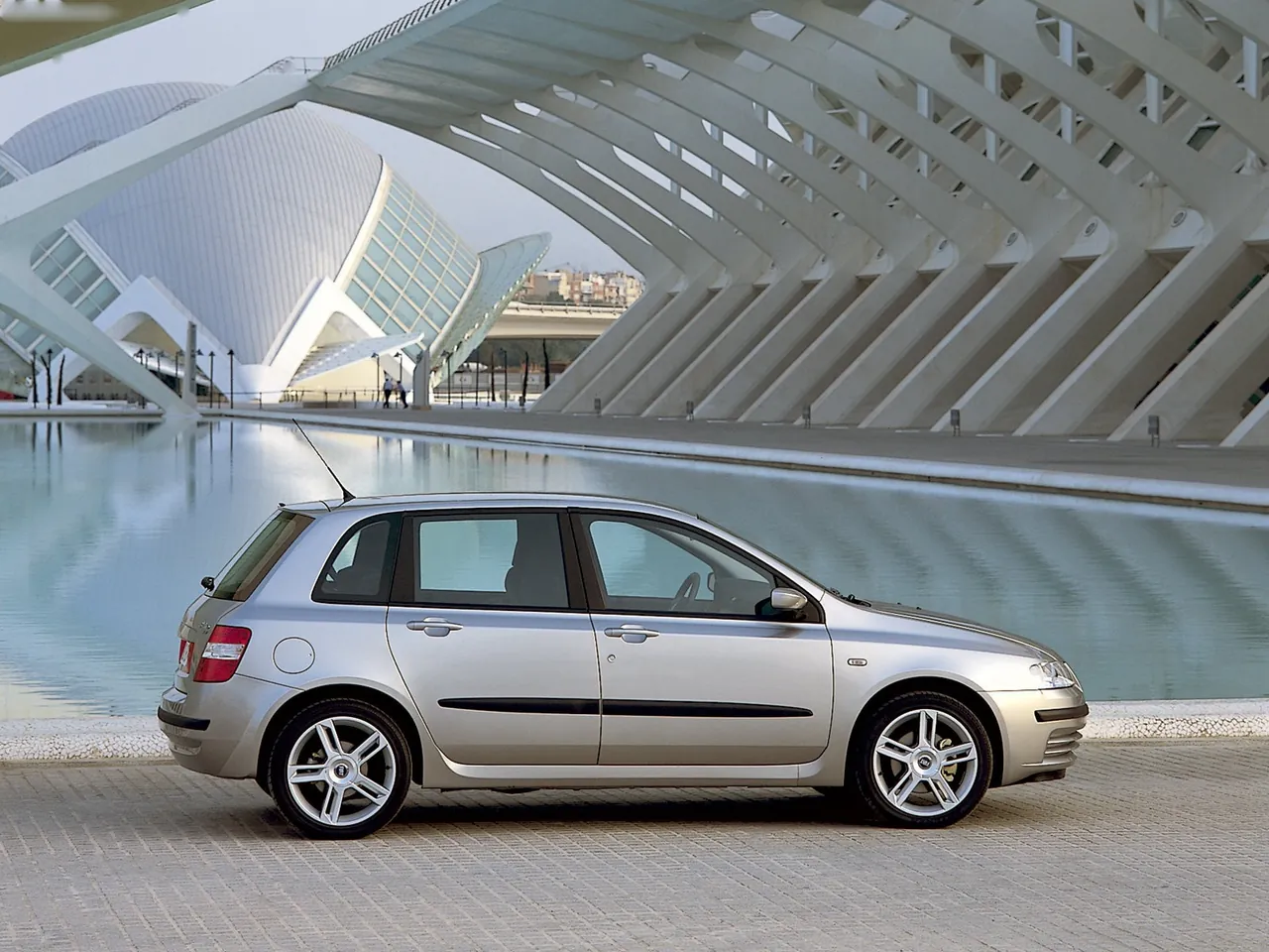Fiat Stilo Dynamic (2002) – boční profil