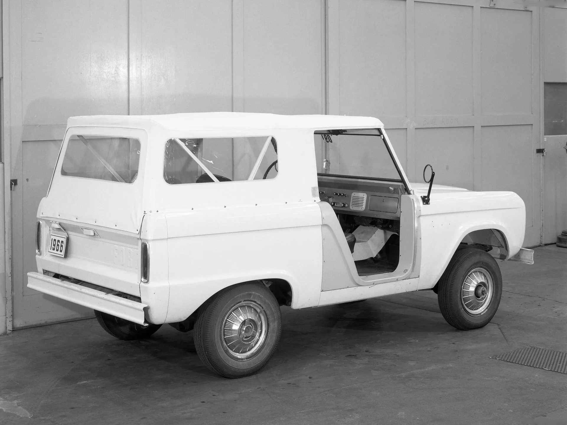 Ford Bronco Roadster (1966) – zadní tříčtvrteční pohled
