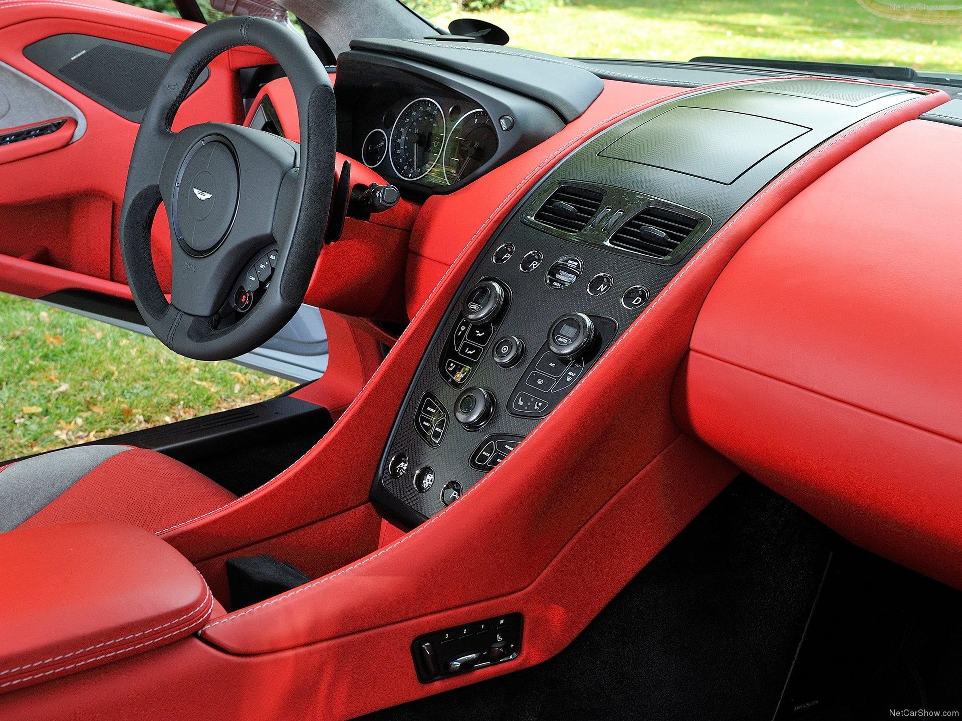 Aston Martin AM 310 Vanquish (2013) – interiér