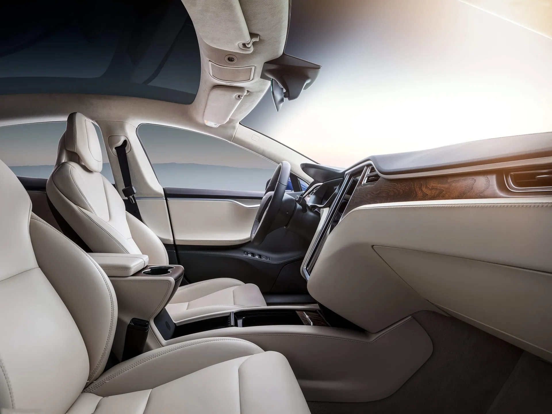 Tesla Model S (2017) – interiér