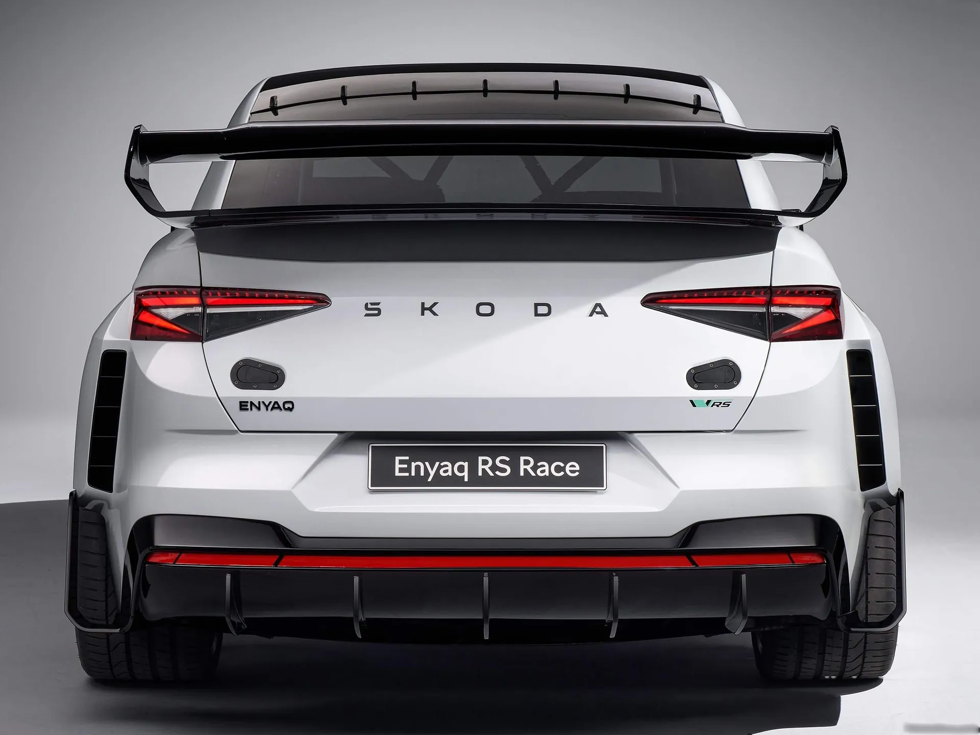 Skoda Enyaq RS Race Concept (2024) – zezadu
