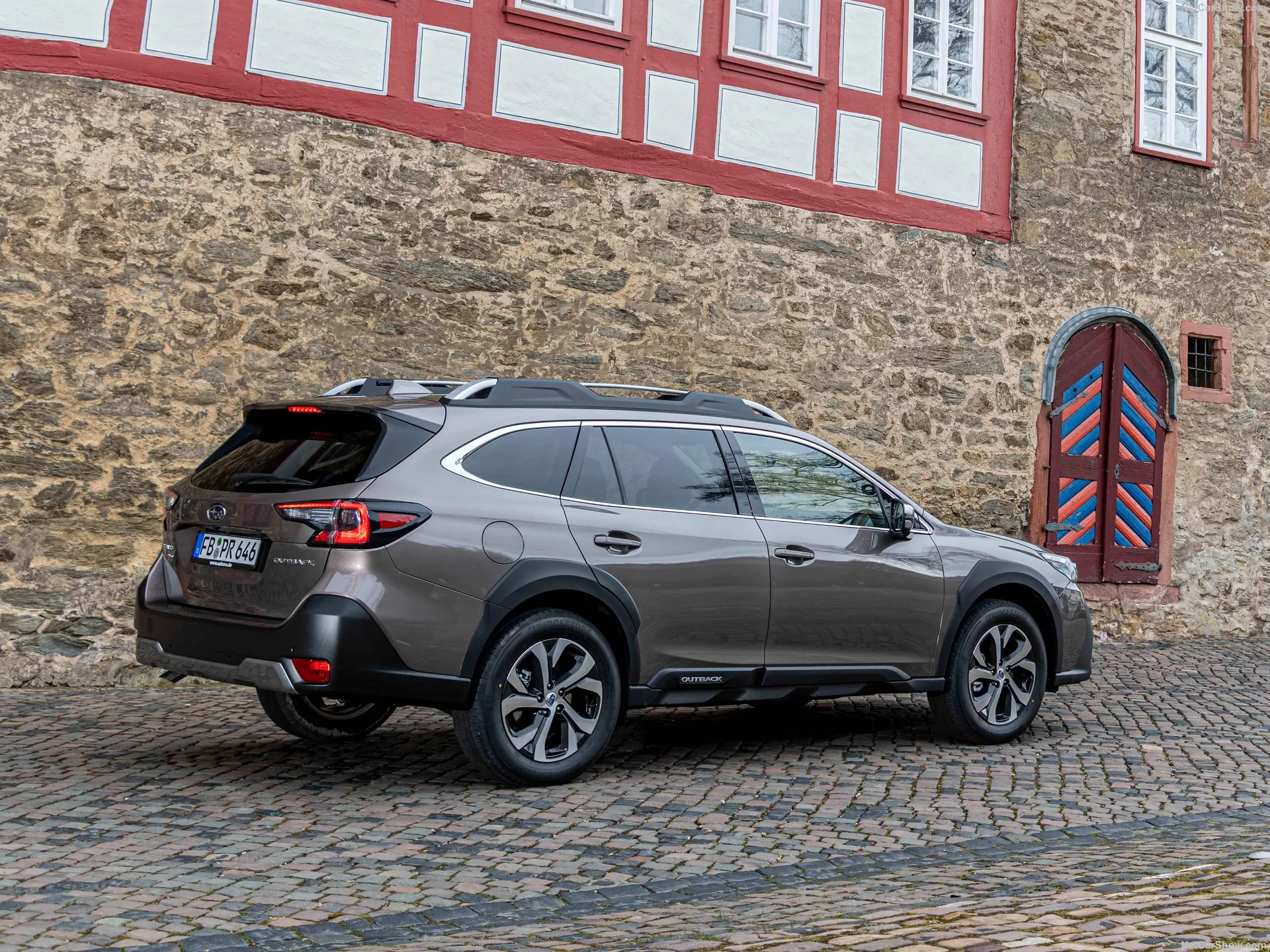 Subaru Outback [EU] (2021) – zadní tříčtvrteční pohled