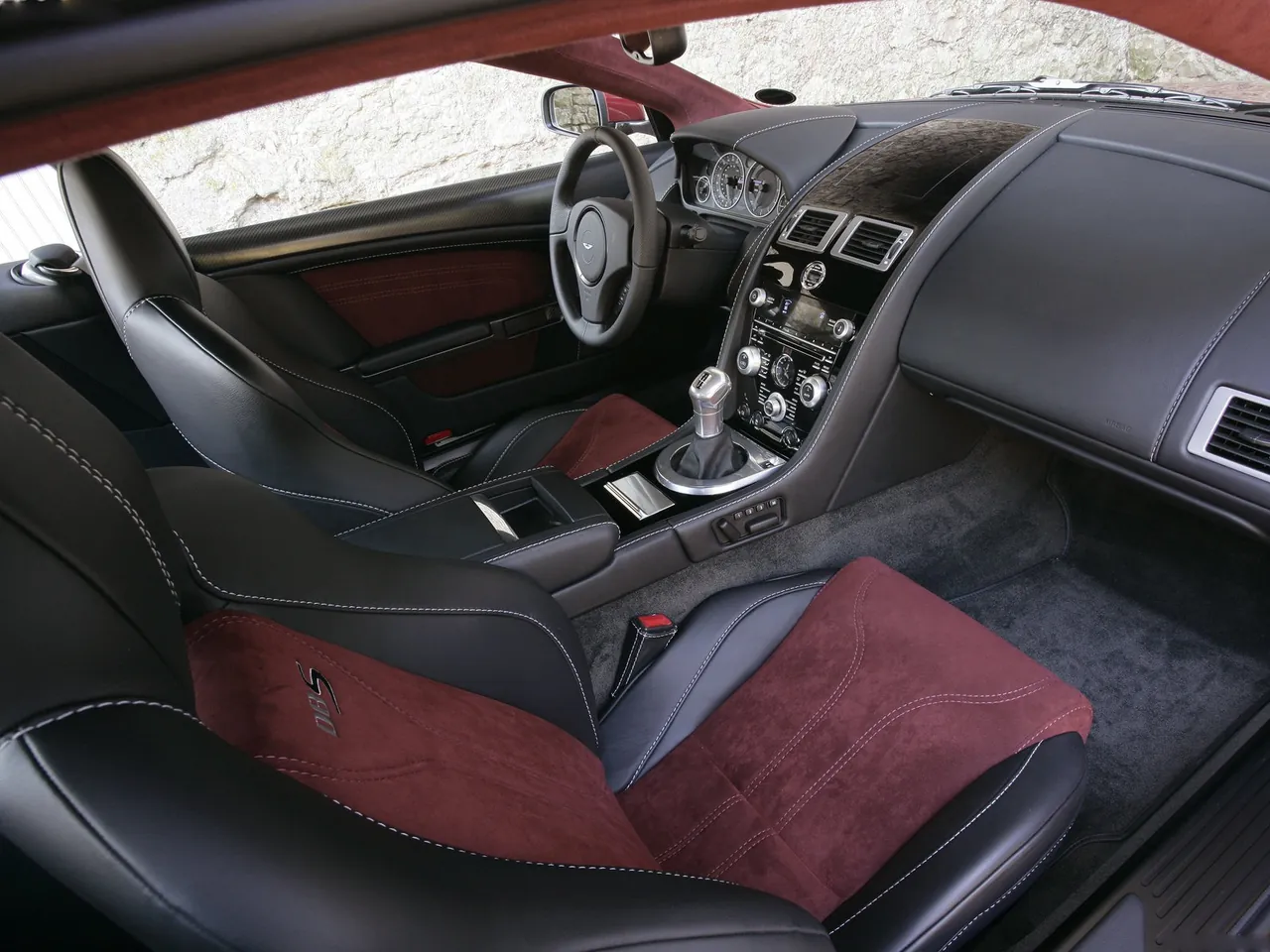 Aston Martin DBS Infa Red (2008) - Interior