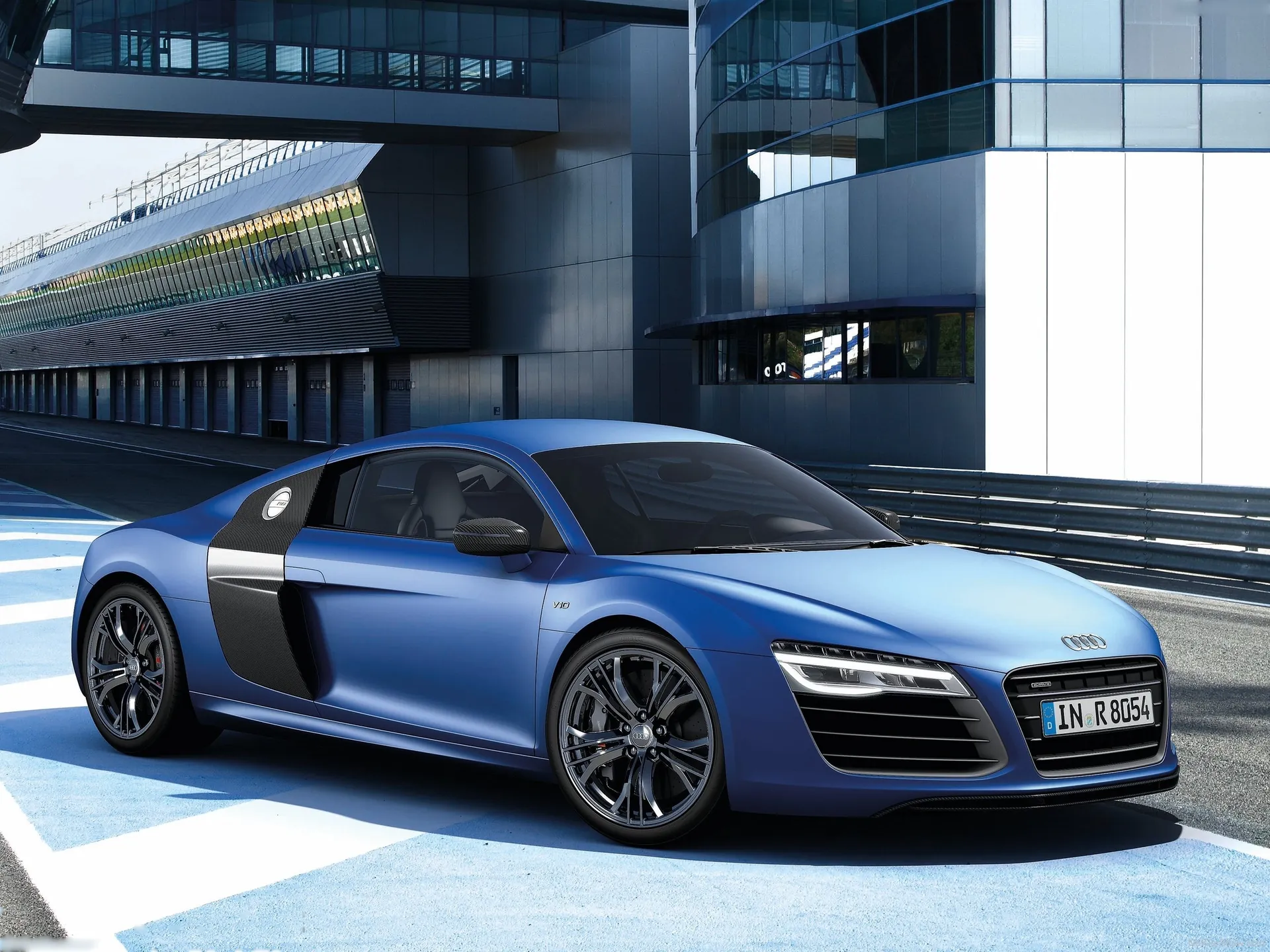 Audi R8 V10 plus (2013)