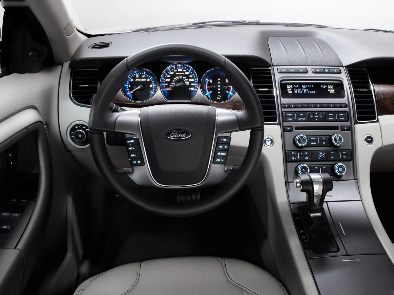 Ford Taurus (2010) – interiér