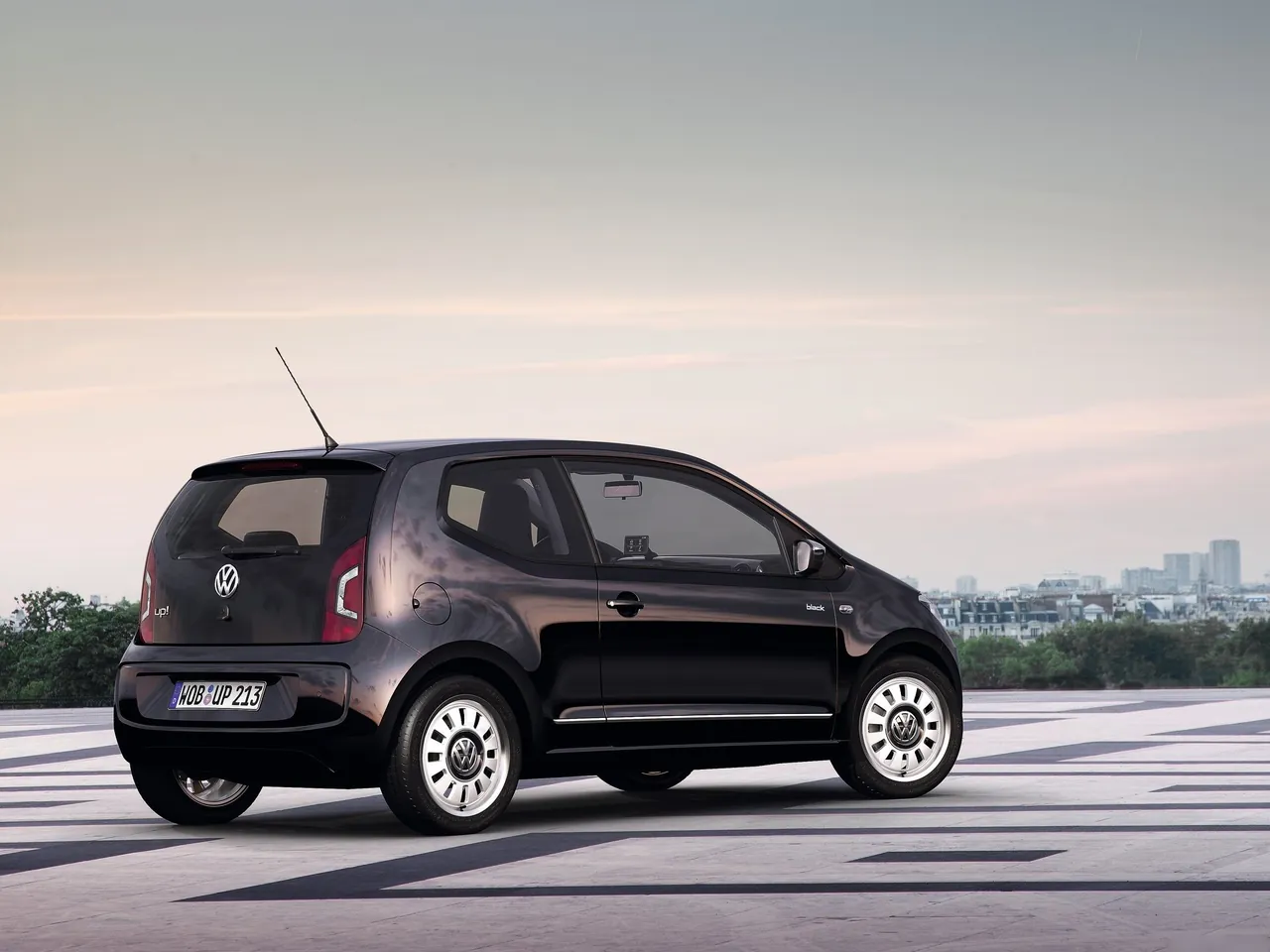 Volkswagen Up (2013) – zadní tříčtvrteční pohled