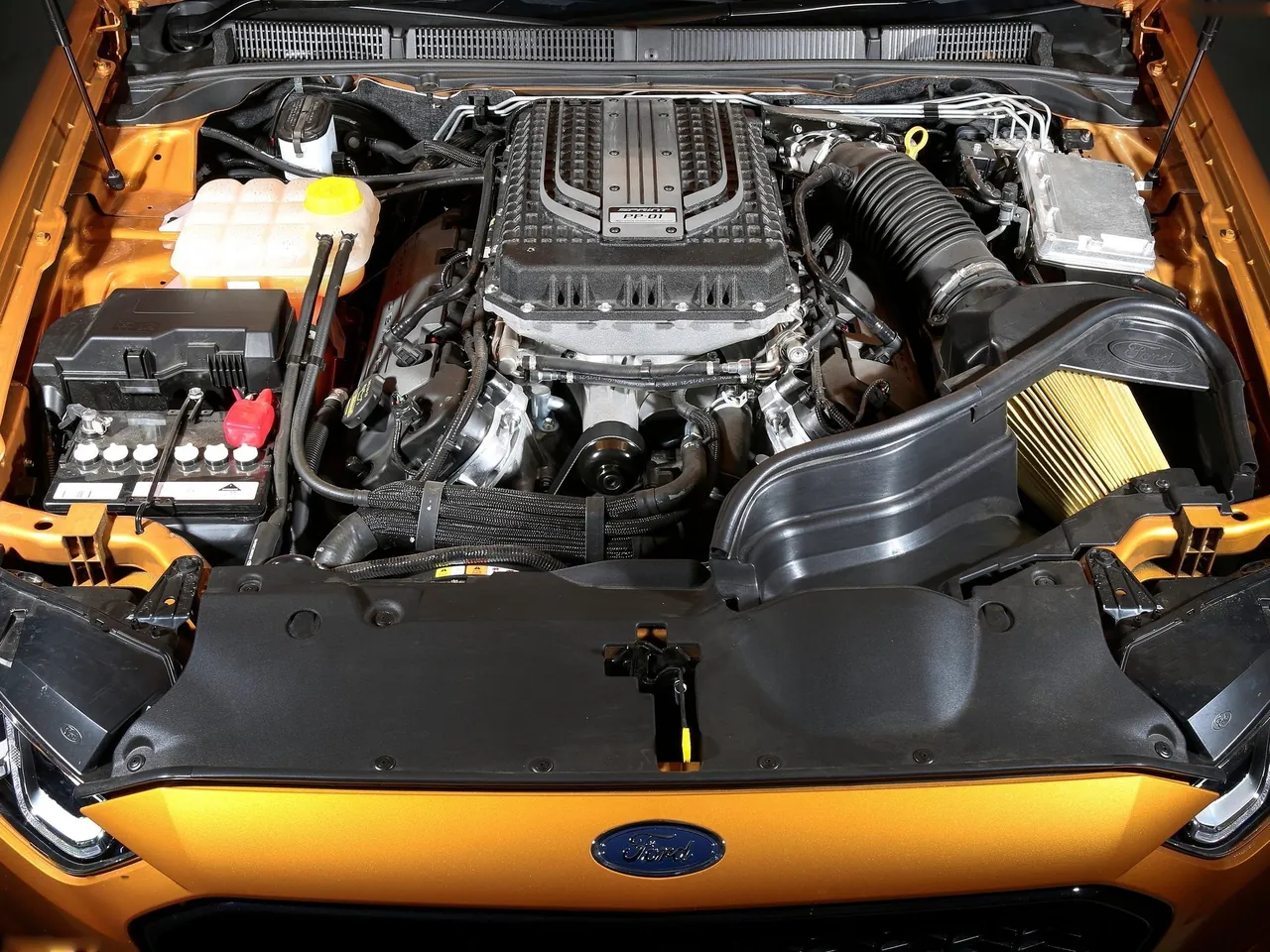 Ford Falcon XR8 Sprint (2016) – motorový prostor