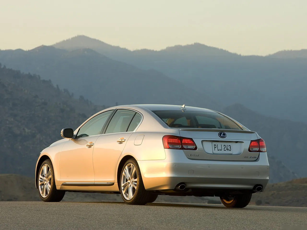 Lexus GS 450h (2009) - Rear Three-Quarter
