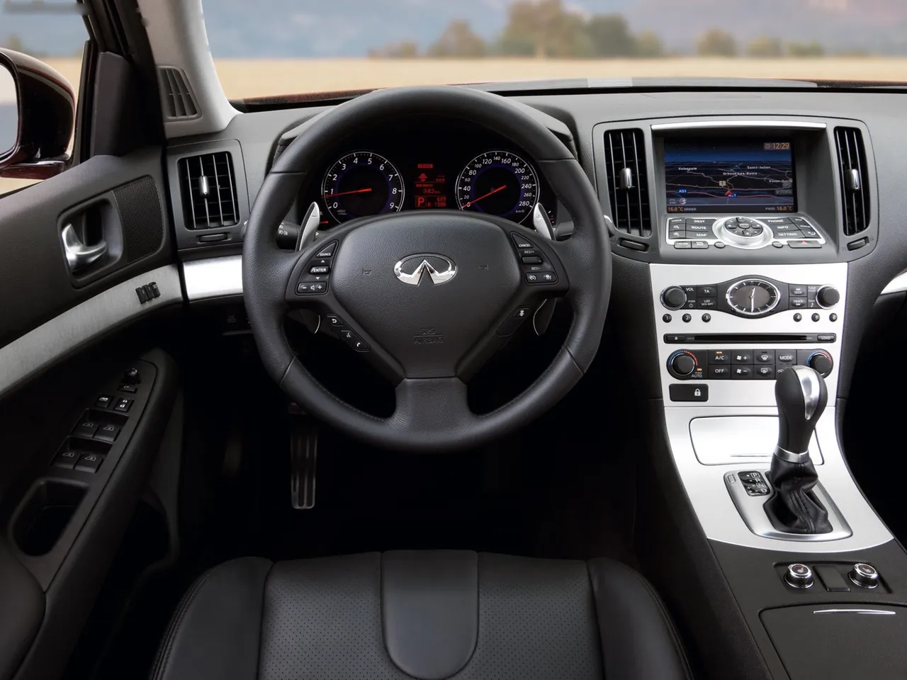 Infiniti G37 Coupe (2009) – interiér