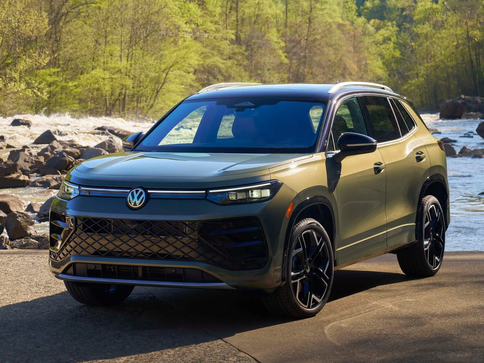 Volkswagen Tiguan SEL R-Line Turbo (2026)