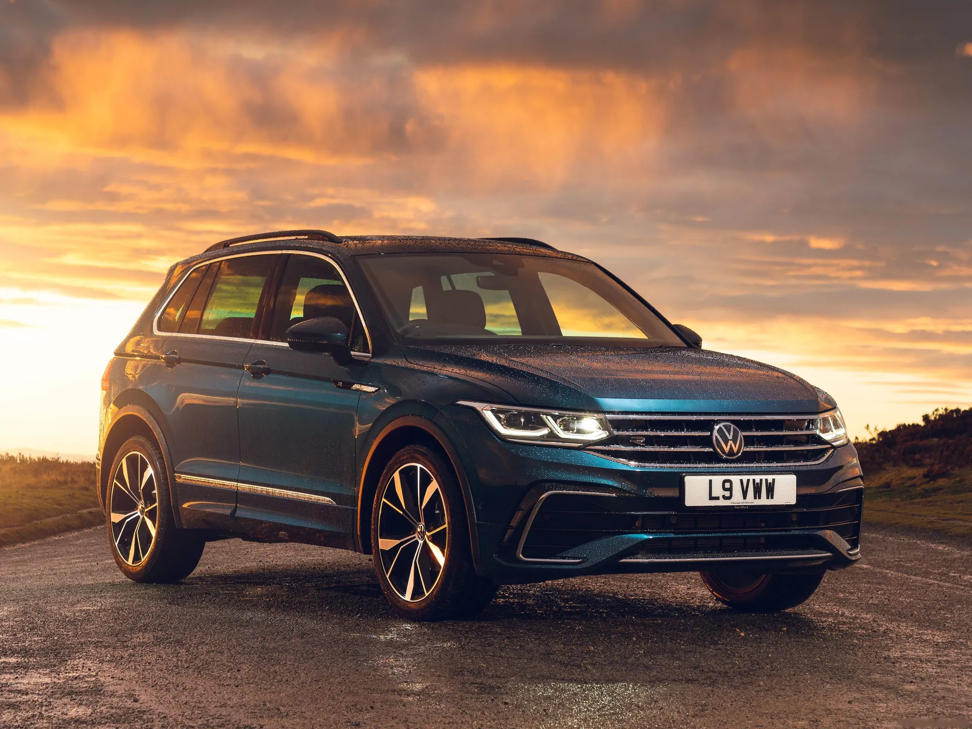 Volkswagen Tiguan R-Line [UK] (2021)